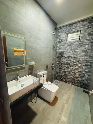 Brand New House - Padukka
