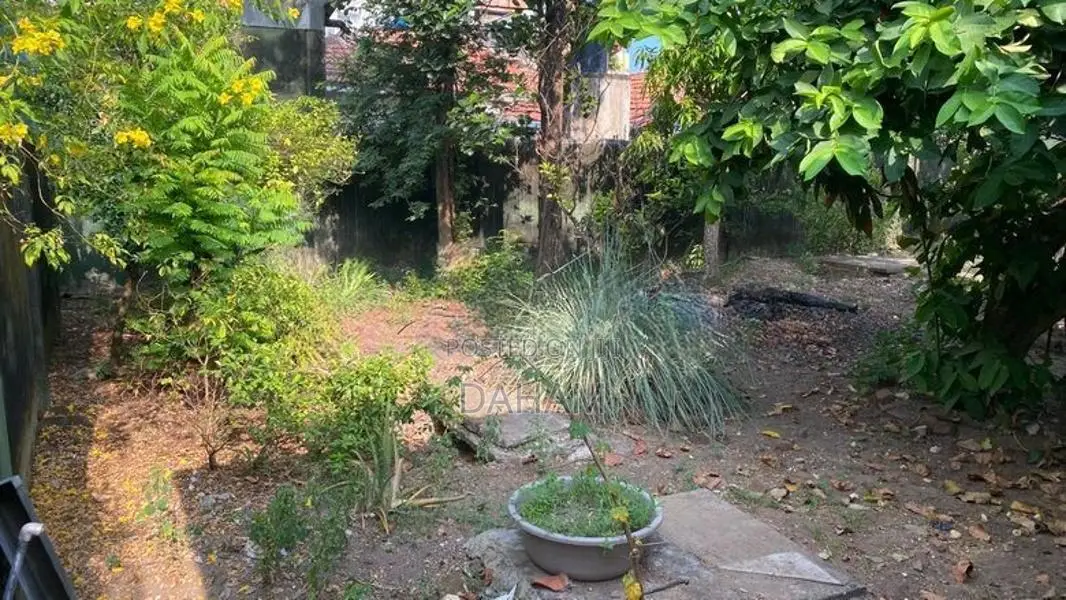 Land With Old House - Mount Lavina In Lavinia