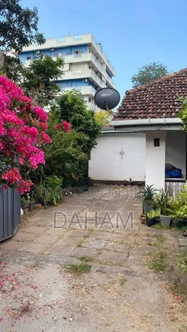 Land With Old House - Mount Lavina In Lavinia