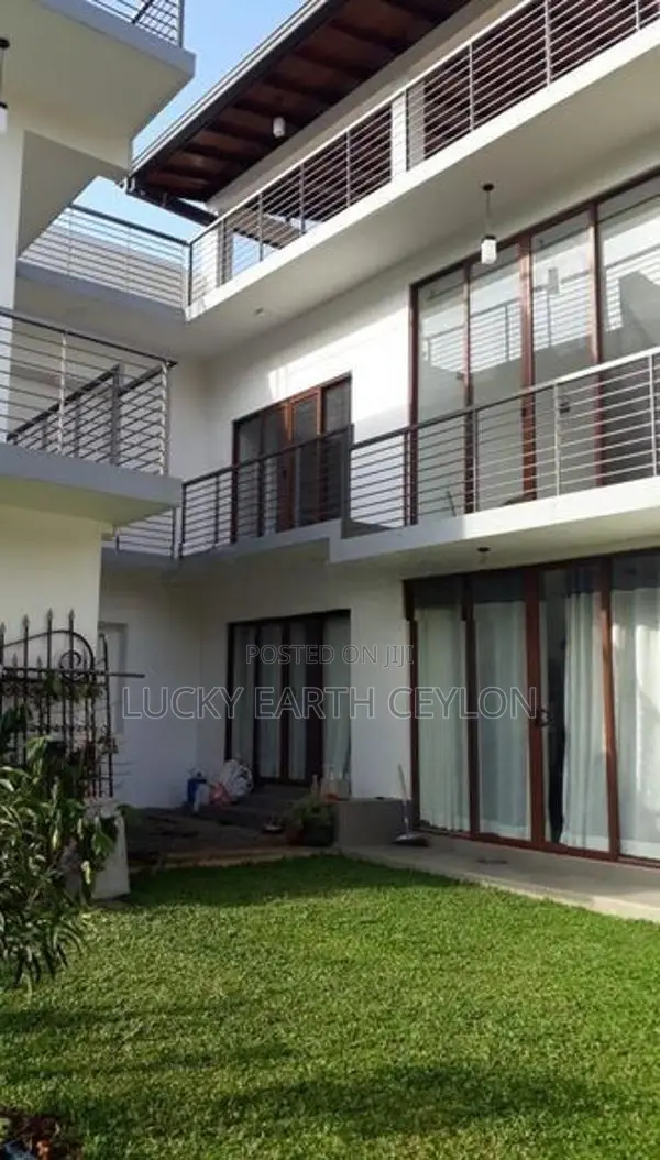 Nawala 1st&2nd Floor Large House Residence/Commercial- Rent (LEC578)