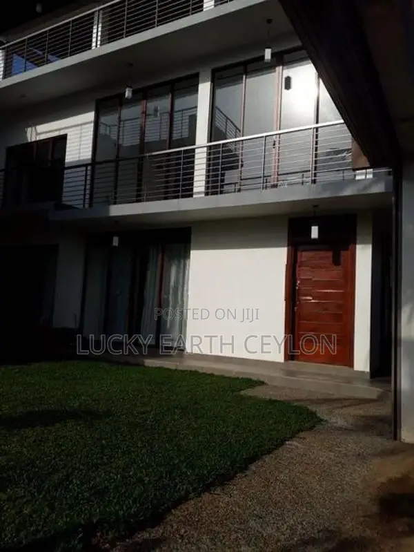 Nawala 1st&2nd Floor Large House Residence/Commercial- Rent (LEC578)