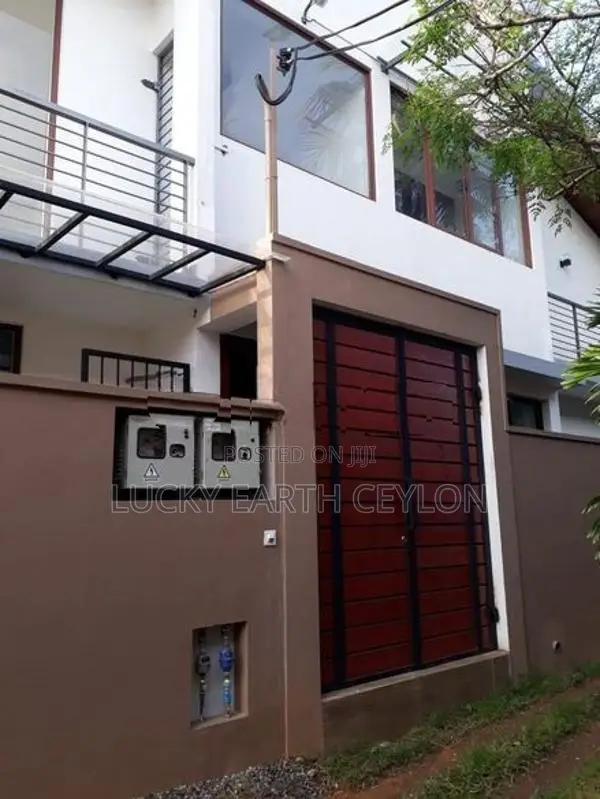 Nawala 1st&2nd Floor Large House Residence/Commercial- Rent (LEC578)
