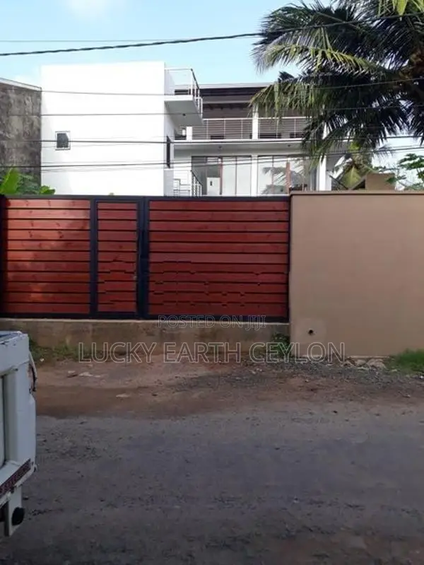Nawala 1st&2nd Floor Large House Residence/Commercial- Rent (LEC578)