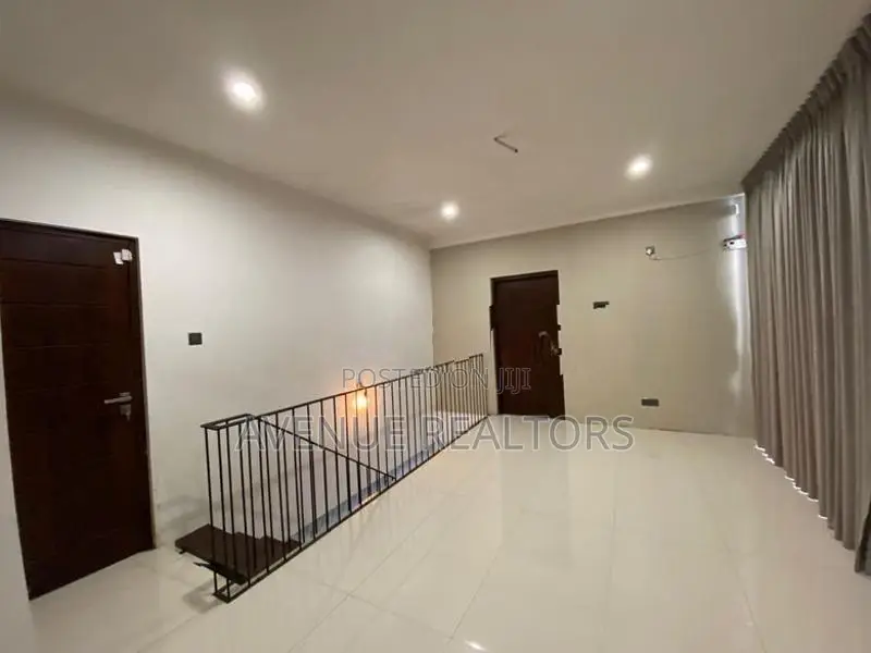 Modern House / Commercial Property for Sale in Mirihana, Nugegoda|HS49