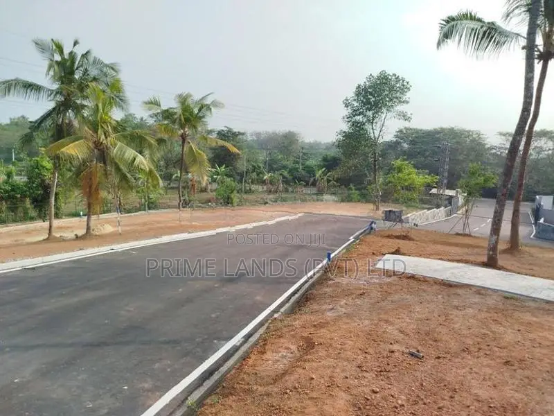 අඹතලේ හන්දියට ආසන්නව බිම් කොටස් විකිණීමට