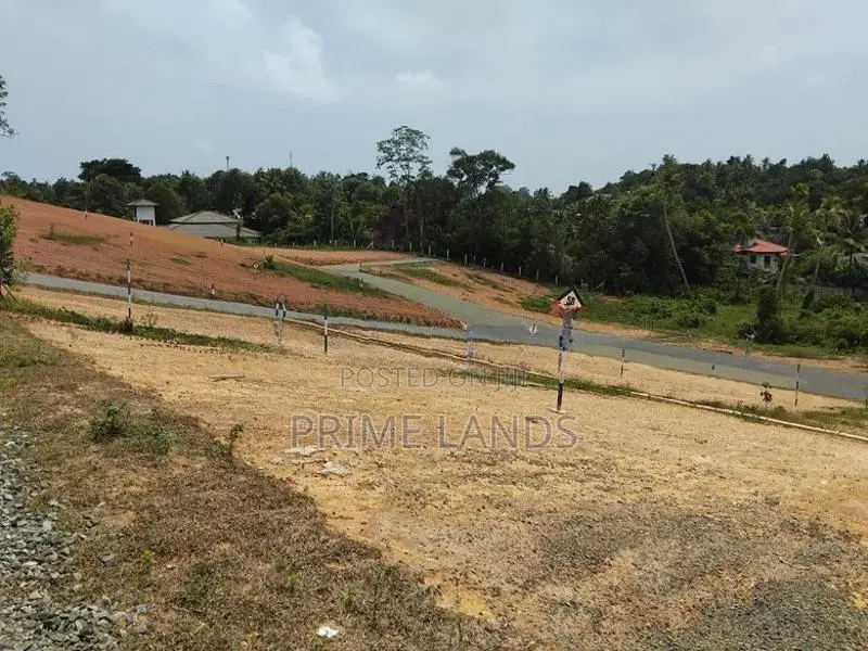 පදිංචියට හොඳම බිම් කොටස් කලුතර