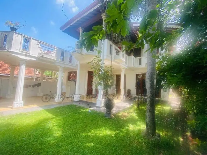 Spacious 5-Bedroom House for Sale in Dehiyagatha South