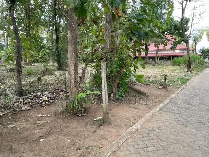 80 Perches of Land for Sale In Kurungeala Pothuhera