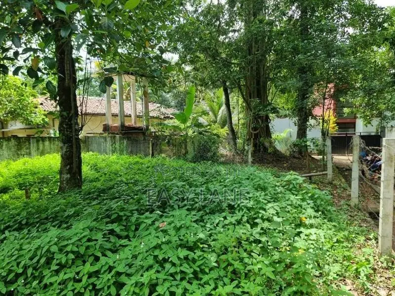 Land for sale in Miriswatta