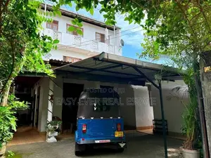 IDH එක්සත් මාවතෙන් තෙමහල් නිවස හා කඩ කාමරය කඩිනමින් විකිණීමට