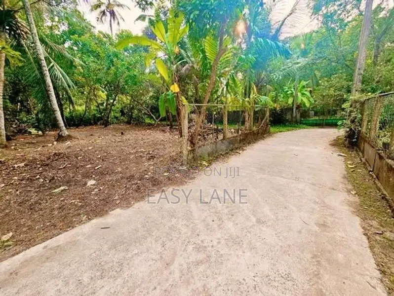ගම්පහ - මාකෙවිට අගනා නේවාසික ඉඩමක් ඉක්මනින් විකිණීමට