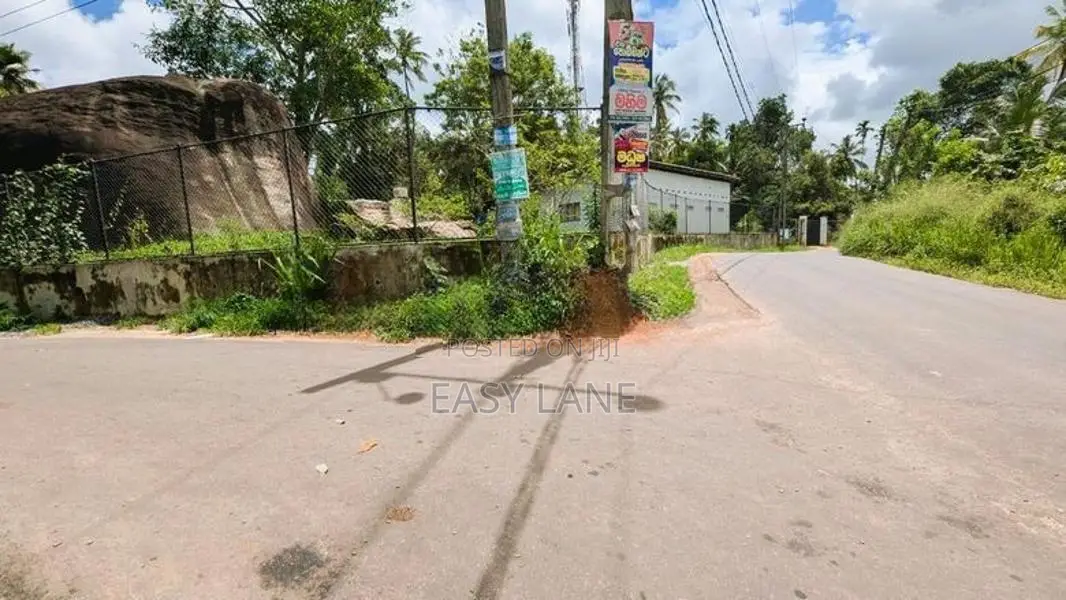 ගනේමුල්ල කොස්හින්න ඉඩම අන්ගසම්පූරණ දෙමහල් නිවස