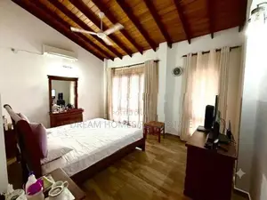 Near Pelawaththa Junction - 4 Bed Luxury House for Rent