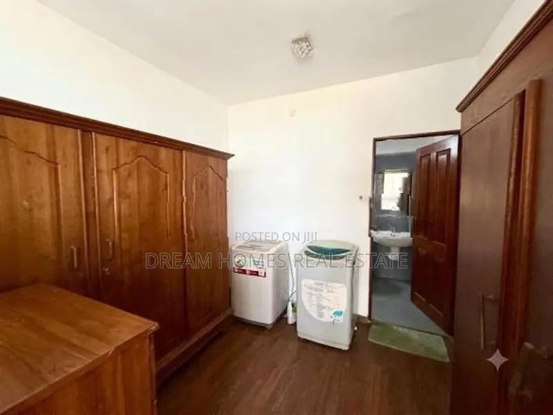 Near Pelawaththa Junction - 4 Bed Luxury House for Rent