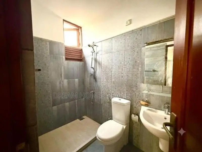 Near Pelawaththa Junction - 4 Bed Luxury House for Rent