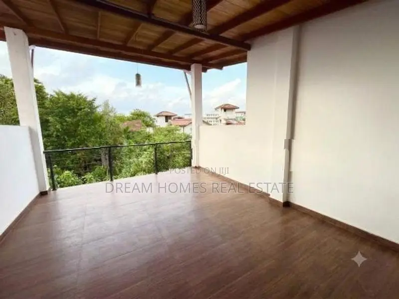 Near Pelawaththa Junction - 4 Bed Luxury House for Rent