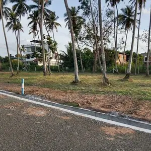 පැල්ලන්දෙණිය හන්දියෙන්ම ඉඩමක්