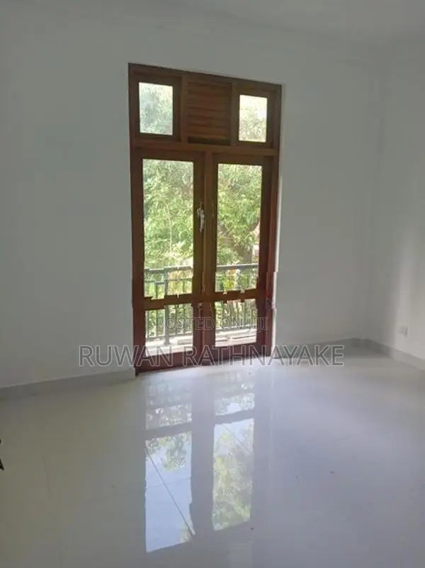 Brand New First Floor House for Rent in Raththanapitiya