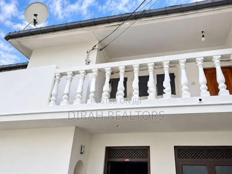 4BR First Floor House for Rent - Nugegoda (ZR-0020)