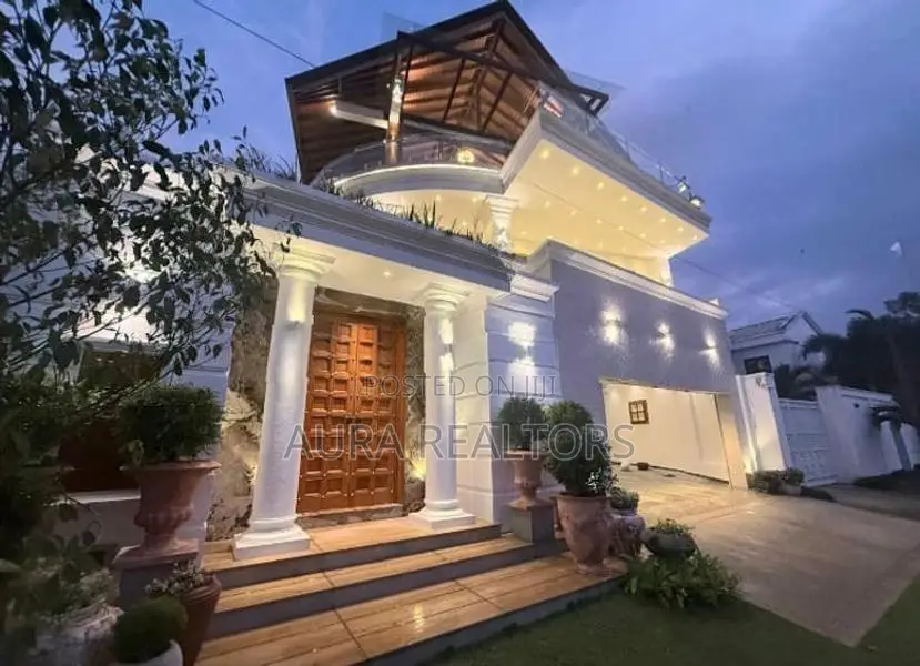 Luxury House for Sale in Battaramulla Jayantipura Road (p-123)