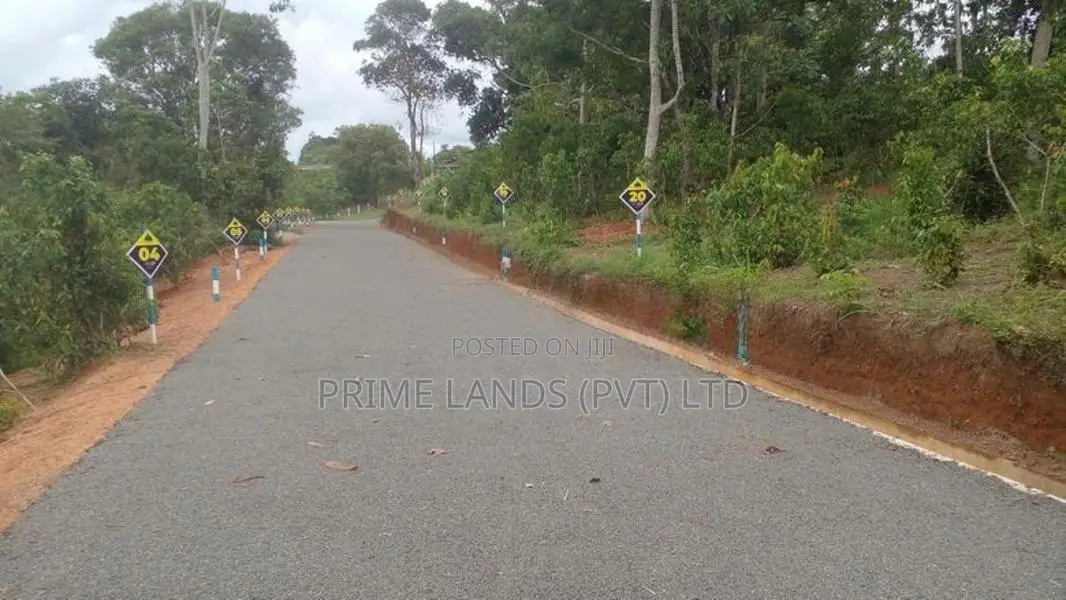 අම්බලන්ගොඩ බටපොල පාරට ලගින් බිම් කොටස්