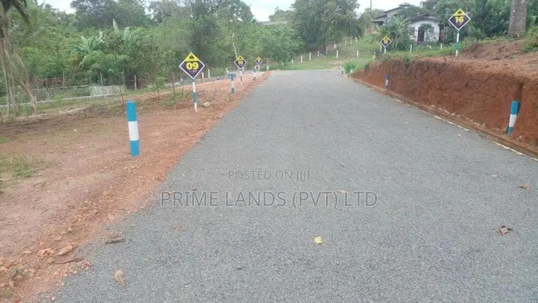 අම්බලන්ගොඩ බටපොල පාරට ලගින් බිම් කොටස්