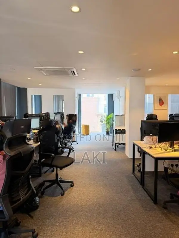 Prime Commercial Showroom for Rent — Colombo 03