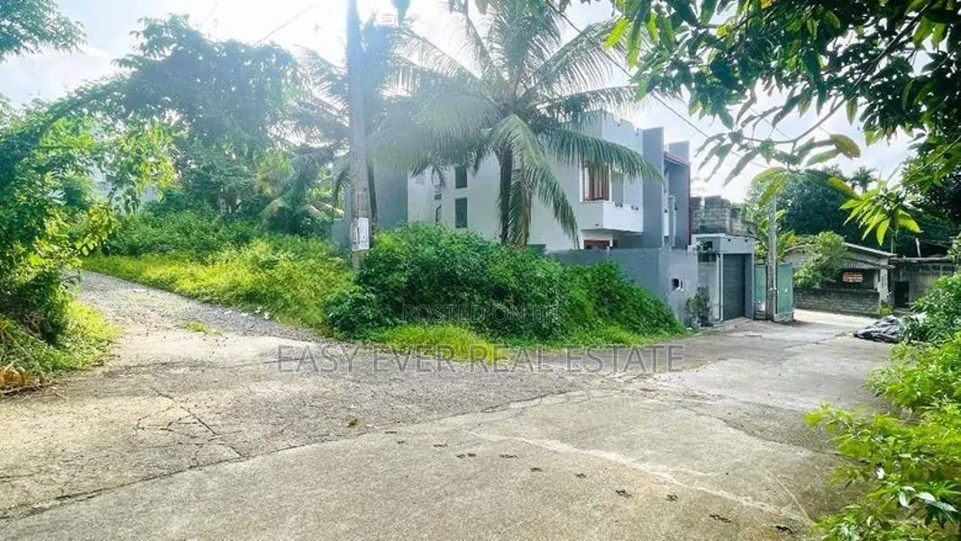 Land for sale in Piliyandala
