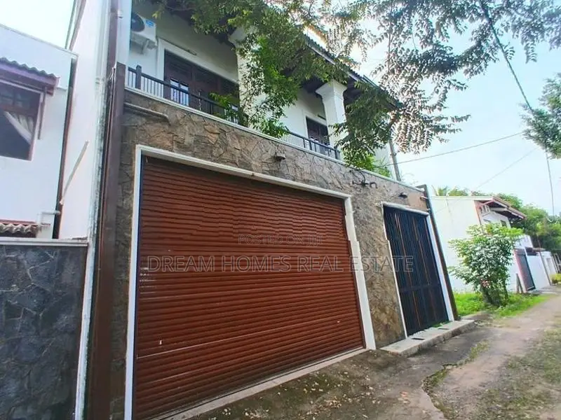 Fully Furnished Luxury 3-Story House for Rent in Madiwela, Kotte