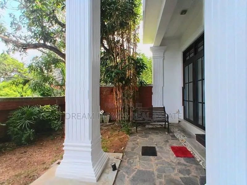 Fully Furnished Luxury 3-Story House for Rent in Madiwela, Kotte