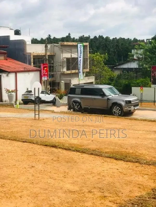 Land in Athurugiriya