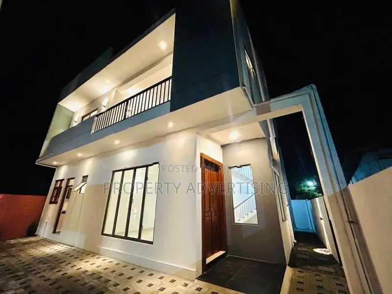 4BR Wattala, Kerawalapitiya Stunning 3-Storey Modern Residence For Sal