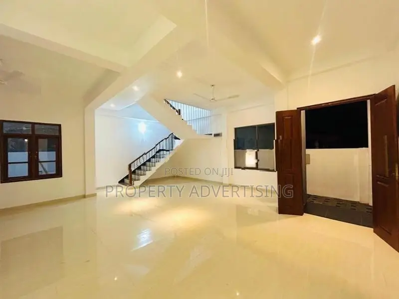 4BR Wattala, Kerawalapitiya Stunning 3-Storey Modern Residence For Sal