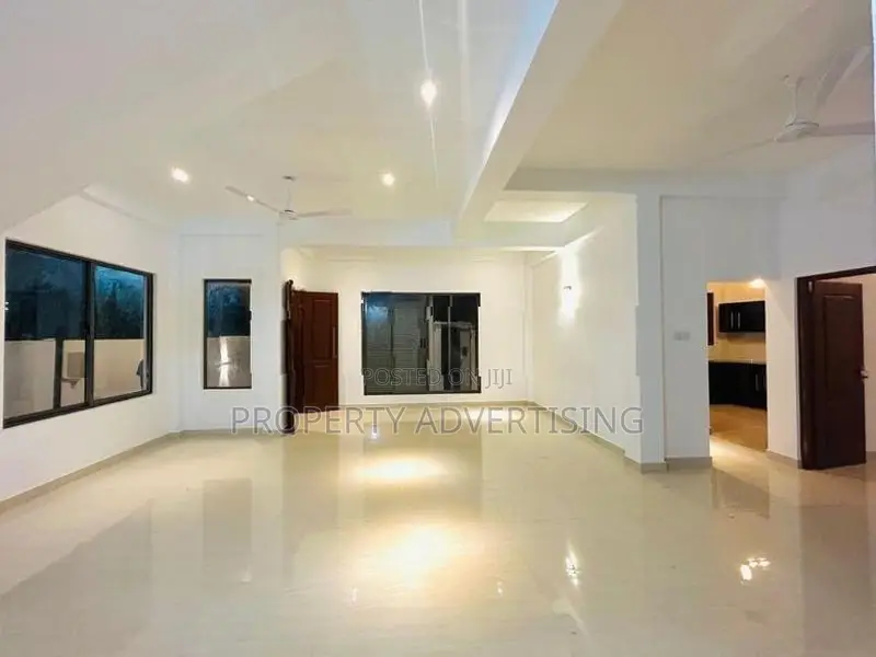 4BR Wattala, Kerawalapitiya Stunning 3-Storey Modern Residence For Sal