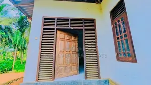 පාදුක්ක නගරයෙන් අංගසම්පූර්ණ නිවස