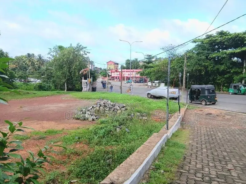 Commercial Land for Rent in Piliyandala – Prime Main Road Frontage