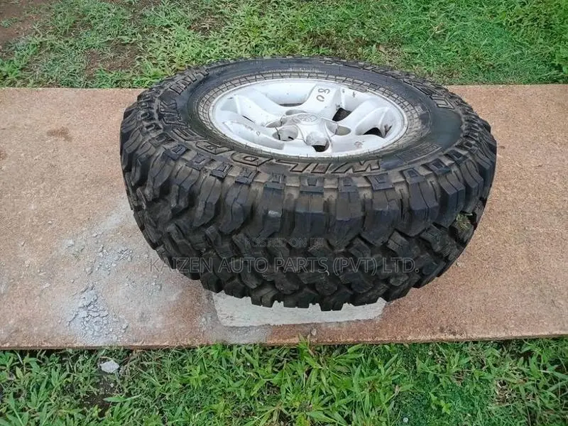Toyota Hilux MUD Tyre 31×10.50R15