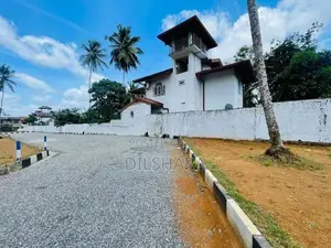Yakkala නුවර පාරට 500mක් දුරින් වටිනා බිම් කොටස් කිහිපයක්