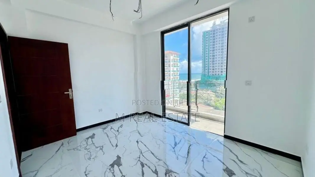03 Bedrooms Luxury New Apartment Sale In Wellawatte, Colombo 06