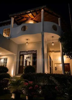 Malabe Bakmeegaha Road 3 BR Upstairs House on 10 Perches Land for Sale