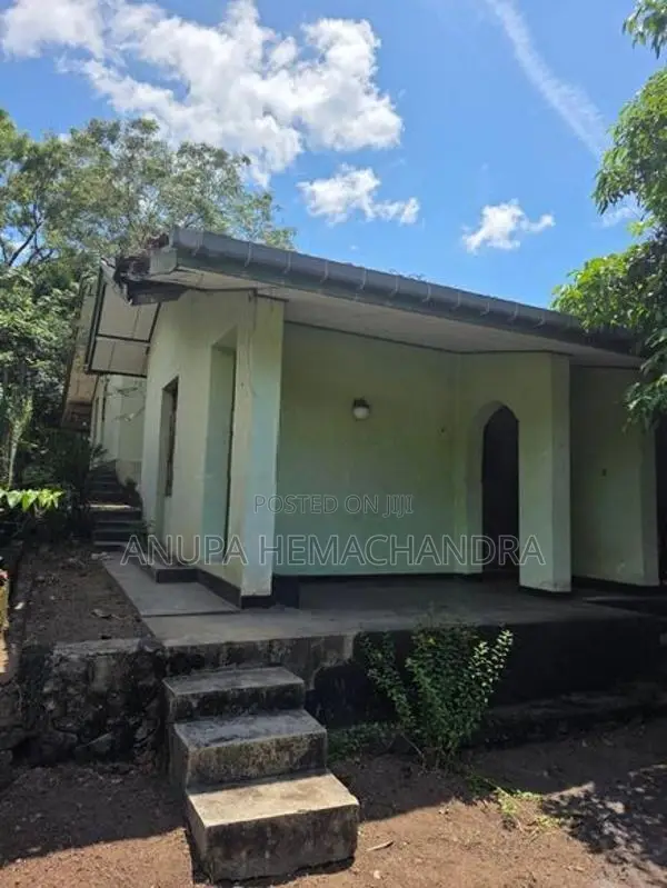 Spacious 32 Perch Land with House for Sale Yakkala