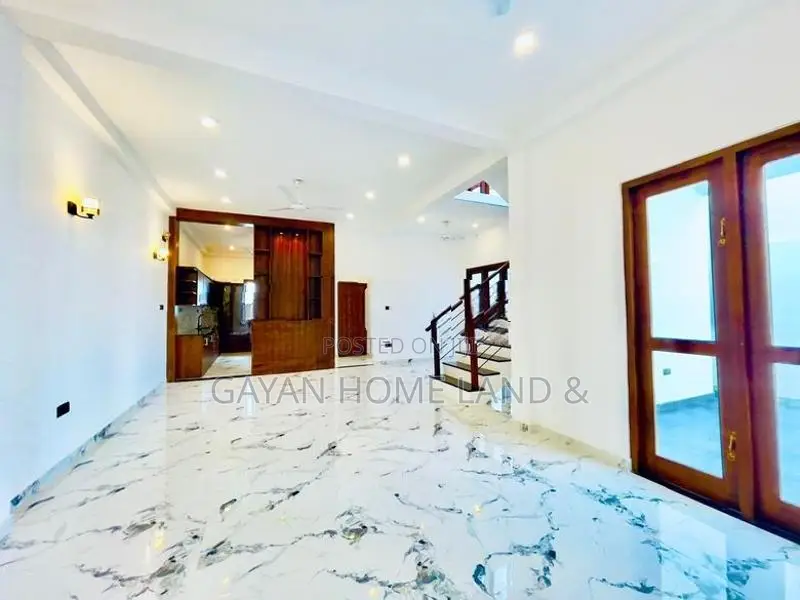Architecture Design Quality Three-storey House in Piliyandala