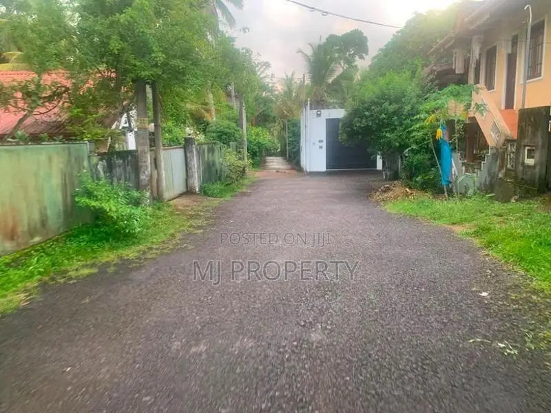 ( IS-1199) Valuable Residential Bare Land Sale in Homagama