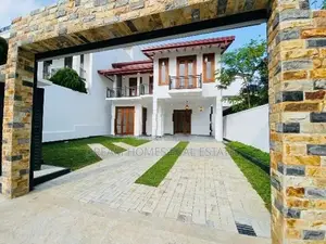 Luxury New 2 Story House with 10 Perch - Kottawa