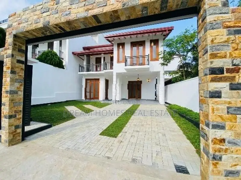 Luxury New 2 Story House with 10 Perch - Kottawa