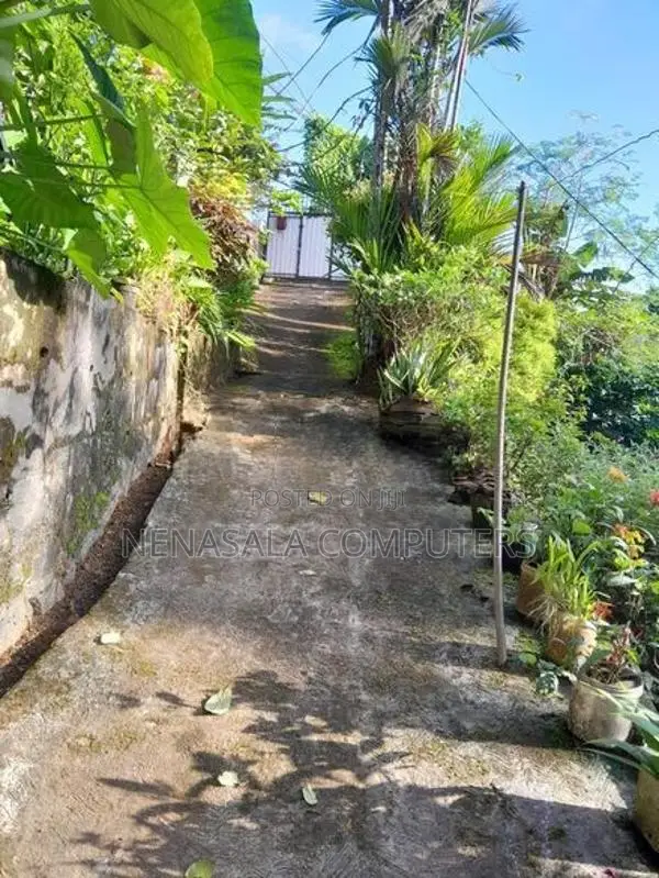 රත්නපුර නගරය අවටින් නිවසක් සමග ඉඩමක්
