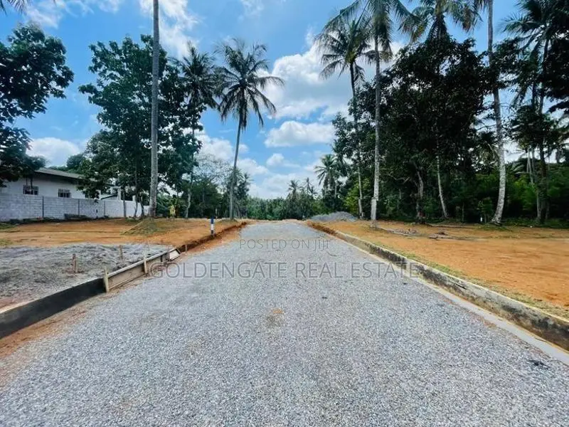 Yakkala නගරයට ලග ඉඩම