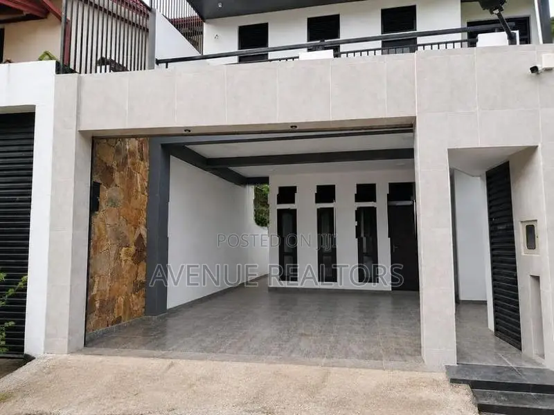 Brand-New Modern 5 Bedroom House for Sale in Homagama (HS4940)