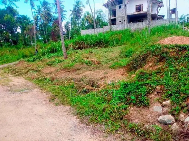 කඩවත-මාවරමන්ඩියෙන් වටිනා වෙන්දේසි ඉඩම් කැබැල්ලක් විකිණීමට!