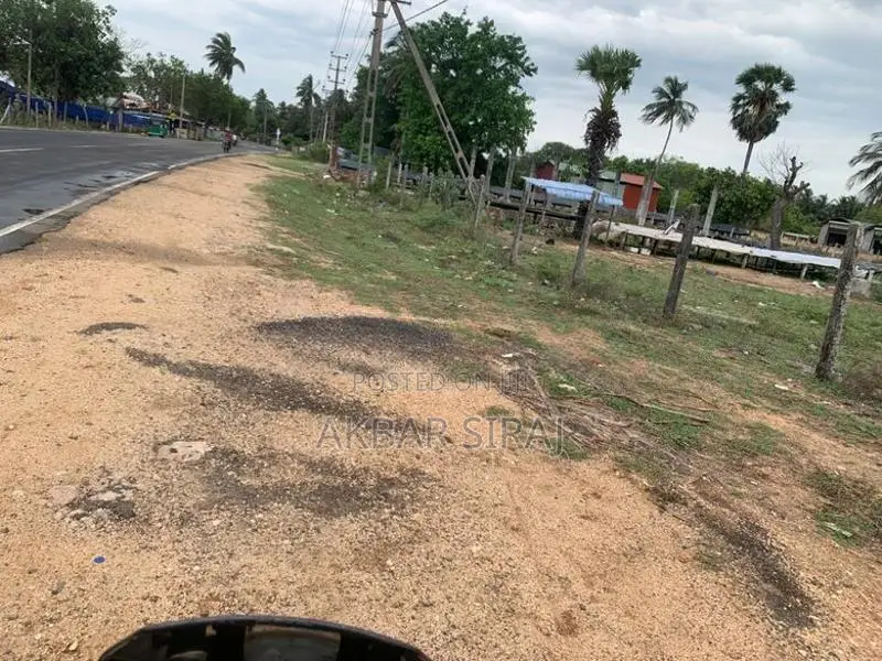 This Land Is Suitable For Business With Residents In Kinniya